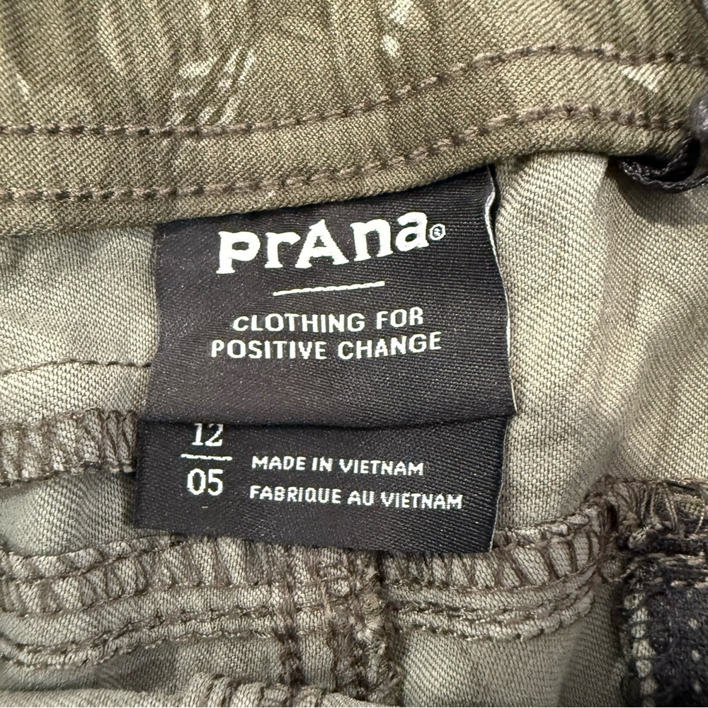 Prana NWT Halle E-Waist Short II 5” Inseam Women’s 12 Dark Green Camo Pockets - Picture 3 of 9